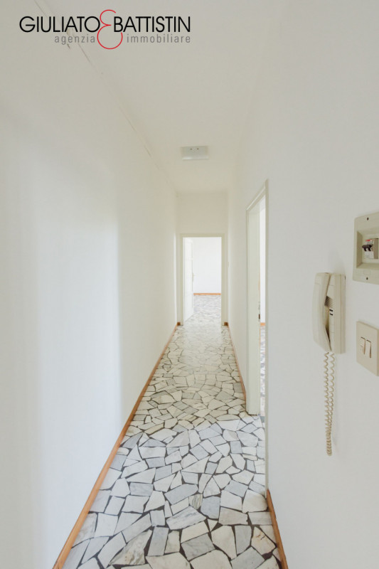 VICENZA: in centro storico, su fabbricato storico ottimamente abitato, proponiamo in locazione un...