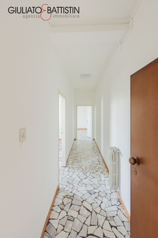 VICENZA: in centro storico, su fabbricato storico ottimamente abitato, proponiamo in locazione un...