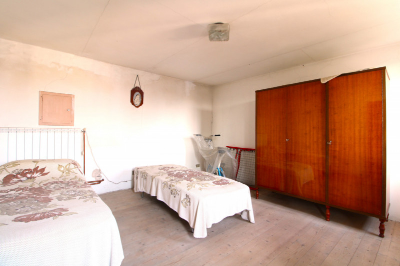 MONSELICE: nella tranquilla zona di Marendole, proponiamo in vendita una porzione di testa di cas...