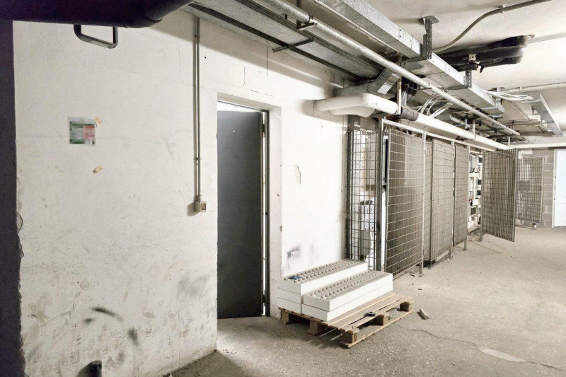 Quest’immobile viene venduto tramite asta online.
Tre locali ad uso magazzino posti al piano semi...