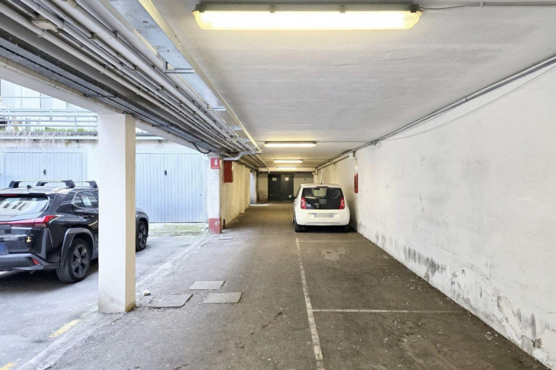 Quest’immobile viene venduto tramite asta online.
Tre locali ad uso magazzino posti al piano semi...