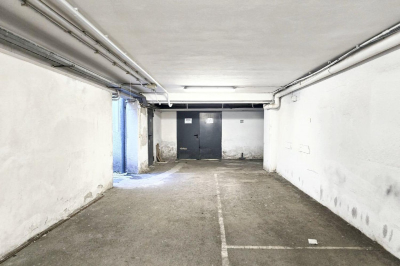 Quest’immobile viene venduto tramite asta online.
Tre locali ad uso magazzino posti al piano semi...