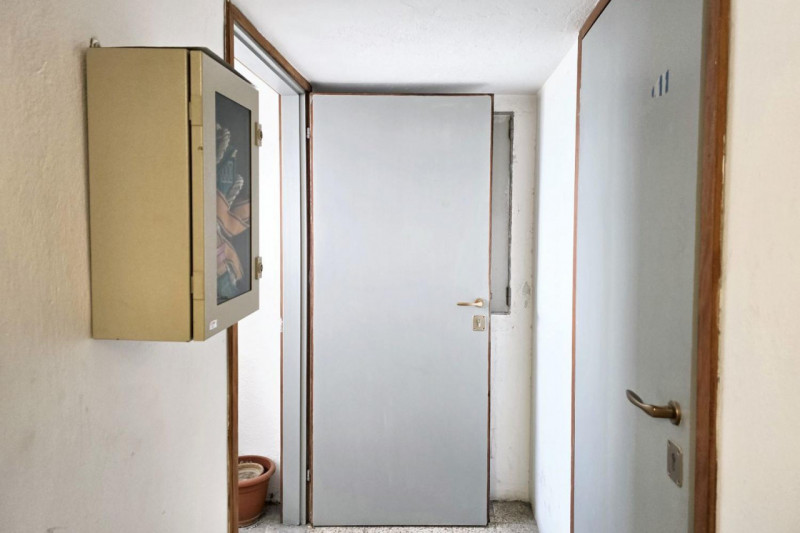 Quest’immobile viene venduto tramite asta online.
Tre locali ad uso magazzino posti al piano semi...