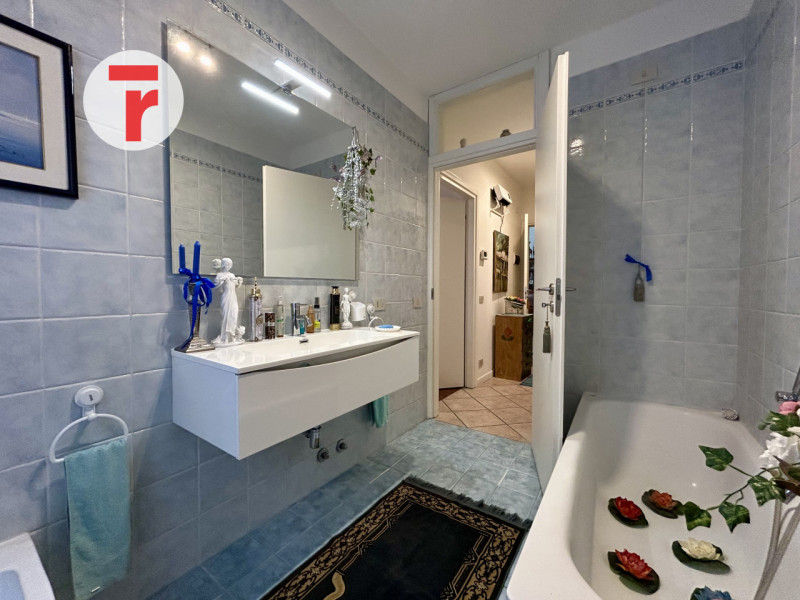 Cadoneghe - loc. Mezzavia. Condominio del 1999 situato in contesto residenziale e molto tranquill...