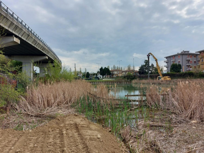 Quest’immobile viene venduto tramite asta online.

Vendesi terreno edificabile di 14.484 mq sito ...