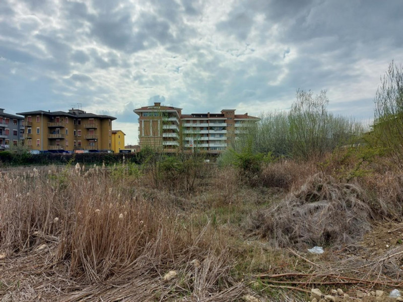 Quest’immobile viene venduto tramite asta online.

Vendesi terreno edificabile di 14.484 mq sito ...