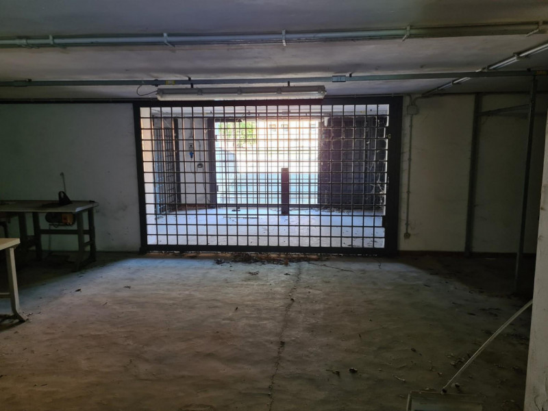 Quest’immobile viene venduto tramite asta online.
Vendesi fabbricato ad uso industriale sito a Ce...