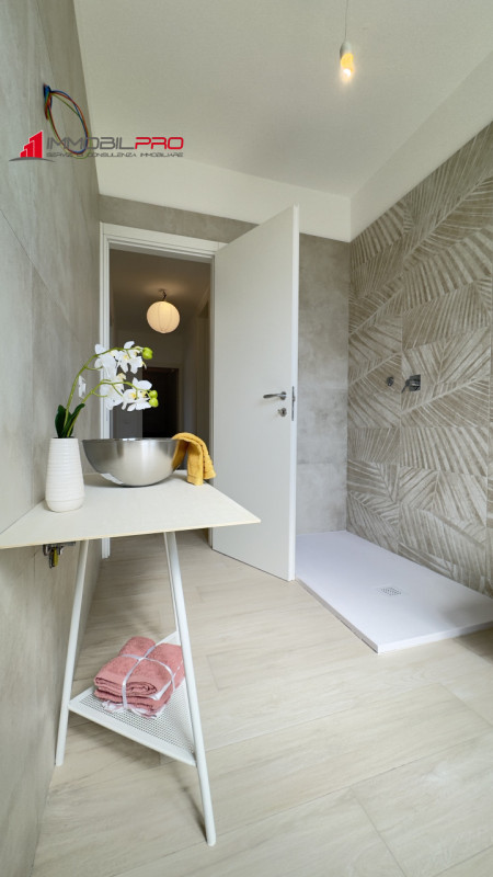 NUOVO TRICAMERE AL PIANO TERRA RIALZATO IN CLASSE A1!!!


Proponiamo in vendita meraviglioso appa...