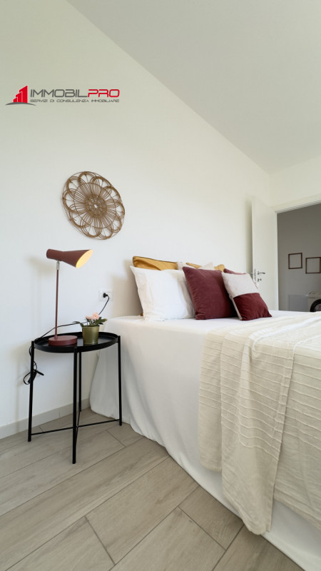 NUOVO TRICAMERE AL PIANO TERRA RIALZATO IN CLASSE A1!!!


Proponiamo in vendita meraviglioso appa...