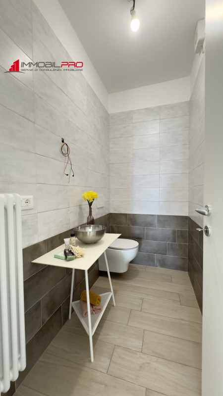 NUOVO TRICAMERE AL PIANO TERRA RIALZATO IN CLASSE A1!!!


Proponiamo in vendita meraviglioso appa...