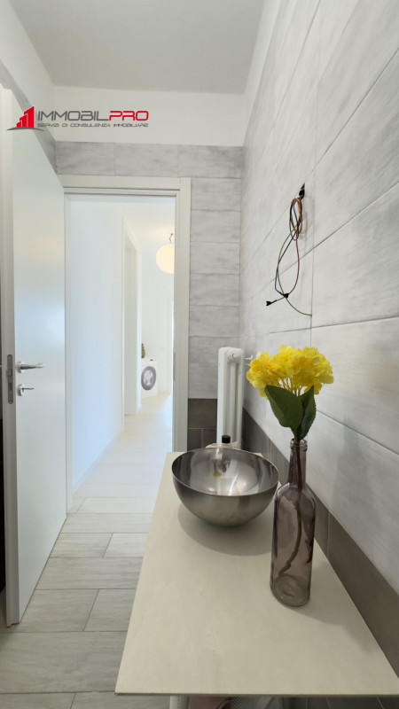 NUOVO TRICAMERE AL PIANO TERRA RIALZATO IN CLASSE A1!!!


Proponiamo in vendita meraviglioso appa...