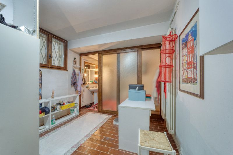 Elegante villa singola situata ad Arquà Petrarca, un angolo incantevole del Veneto noto per la su...