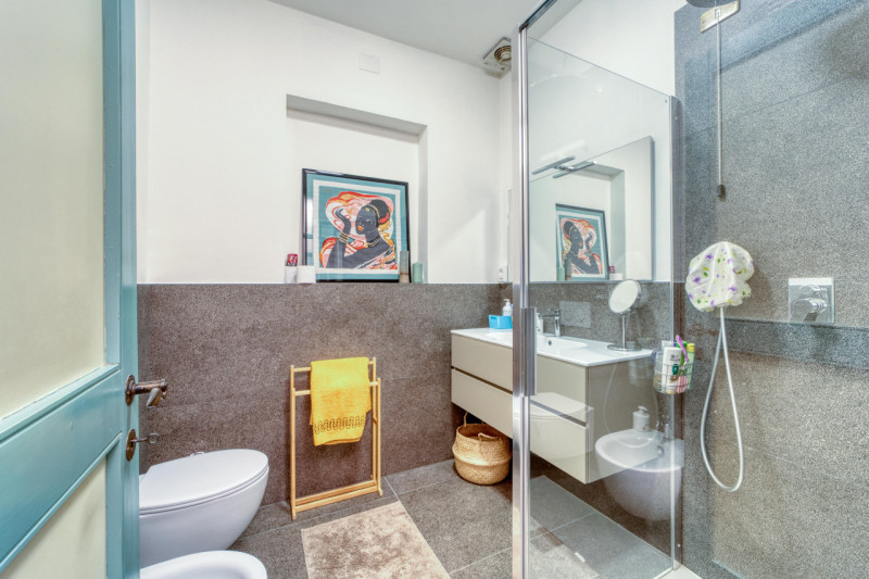 Elegante villa singola situata ad Arquà Petrarca, un angolo incantevole del Veneto noto per la su...