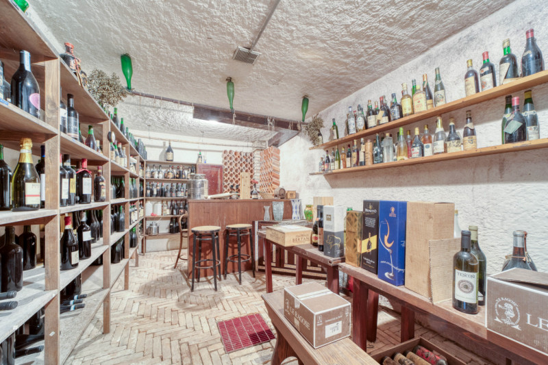 Elegante villa singola situata ad Arquà Petrarca, un angolo incantevole del Veneto noto per la su...