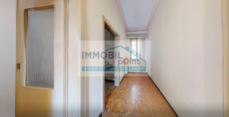 Se stai cercando una casa singola spaziosa e situata in un contesto centrale, questa è l'occasion...