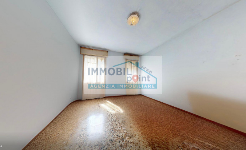 Se stai cercando una casa singola spaziosa e situata in un contesto centrale, questa è l'occasion...