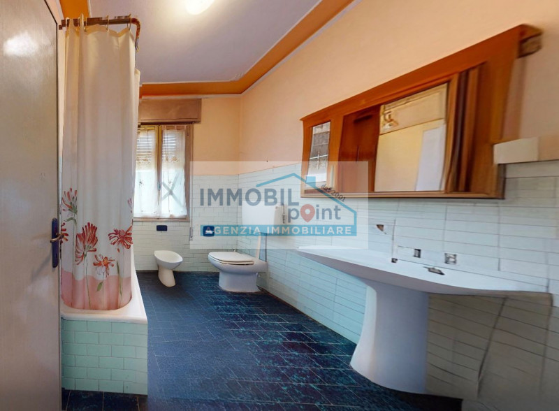 Se stai cercando una casa singola spaziosa e situata in un contesto centrale, questa è l'occasion...