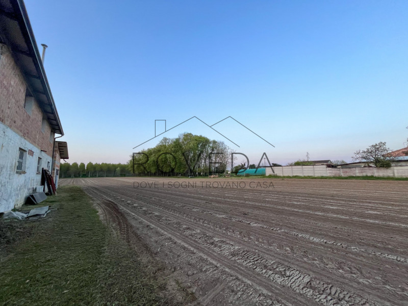 QUINTO DI TREVISO - SANTA CRISTINA

RIFERIMENTO: QT1

L'agenzia Roveda Immobiliare ha il piacere ...