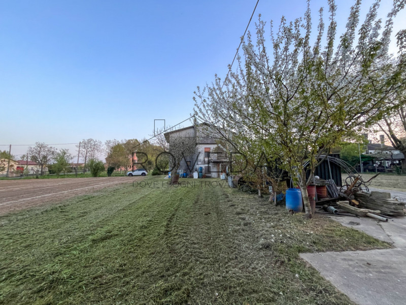 QUINTO DI TREVISO - SANTA CRISTINA

RIFERIMENTO: QT1

L'agenzia Roveda Immobiliare ha il piacere ...