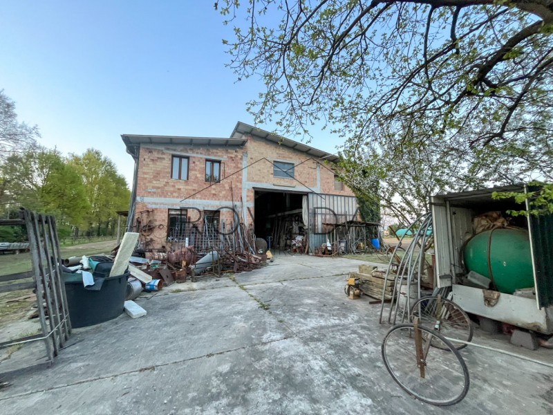 QUINTO DI TREVISO - SANTA CRISTINA

RIFERIMENTO: QT1

L'agenzia Roveda Immobiliare ha il piacere ...