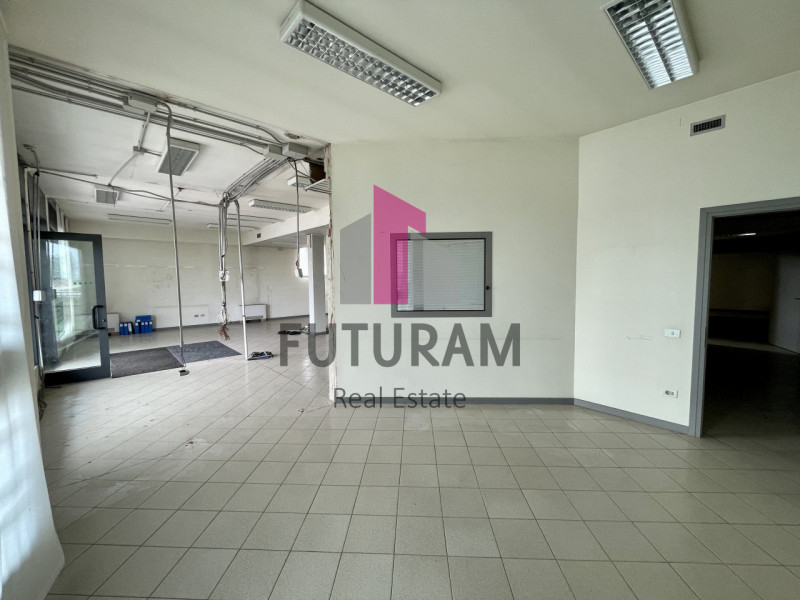 RIF: 018NM -  BOVOLENTA (PD)  -  PER INFO 0444/310220

Propongo in vendita un negozio di 420 mq i...