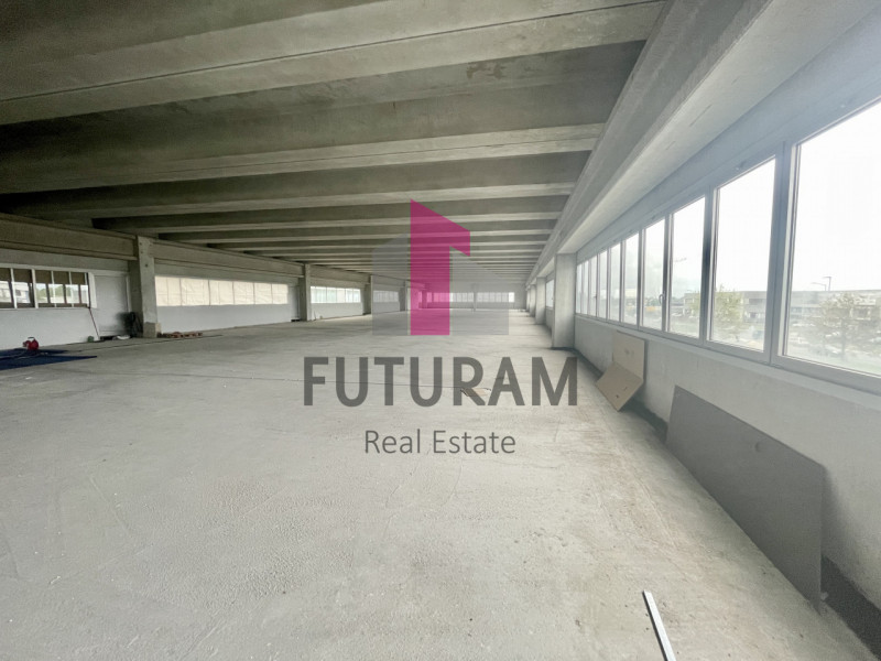 RIF:010NM -  MASERA' DI PADOVA  -  PER INFO 0444/310220

In zona commerciale/artigianale di Maser...