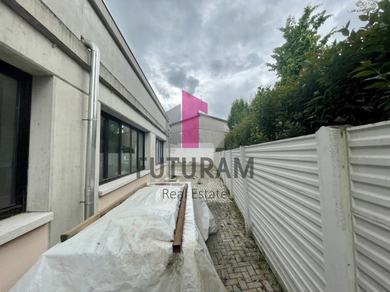 RIF:  025NM -  NOVENTA PADOVANA  -  PER INFO 0444/310220

Propongo in affitto un negozio di 310 m...