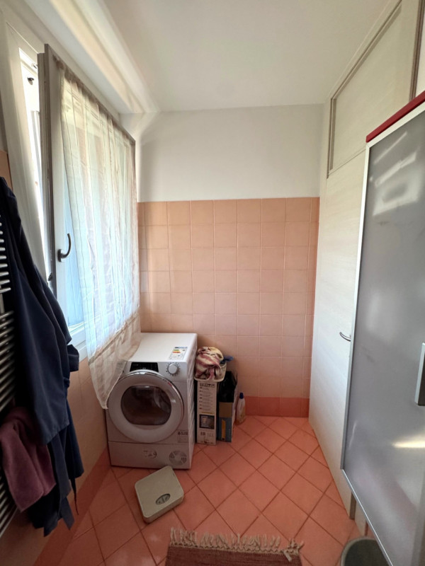 Porzione di trifamiliare di testa situata nel cuore di Limena, una località che offre un perfetto...