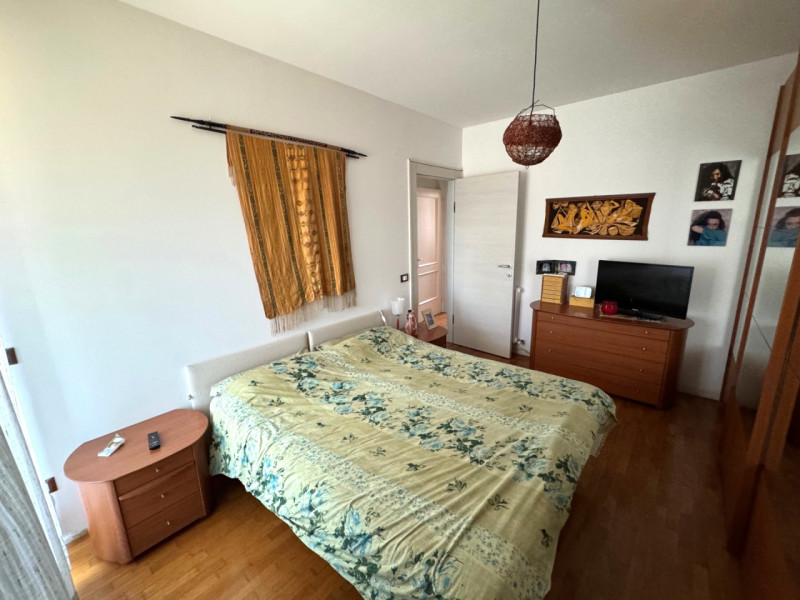 Porzione di trifamiliare di testa situata nel cuore di Limena, una località che offre un perfetto...