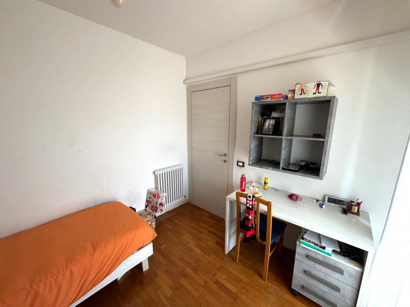 Porzione di trifamiliare di testa situata nel cuore di Limena, una località che offre un perfetto...