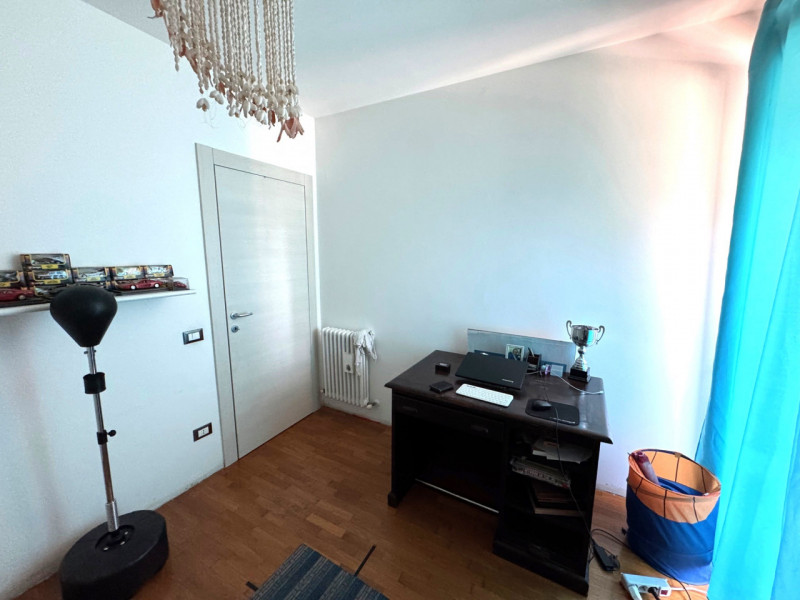 Porzione di trifamiliare di testa situata nel cuore di Limena, una località che offre un perfetto...