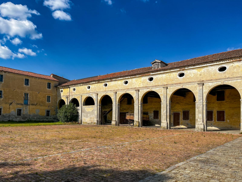 (Per INFO Vittorio 3517343301) Nel cuore della campagna veneta, a pochi passi dal centro di Soles...