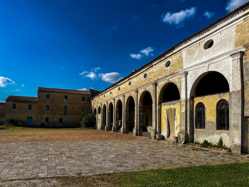 (Per INFO Vittorio 3517343301) Nel cuore della campagna veneta, a pochi passi dal centro di Soles...
