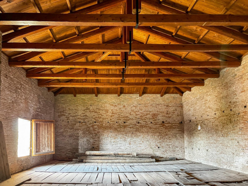 (Per INFO Vittorio 3517343301) Nel cuore della campagna veneta, a pochi passi dal centro di Soles...