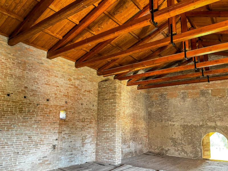 (Per INFO Vittorio 3517343301) Nel cuore della campagna veneta, a pochi passi dal centro di Soles...