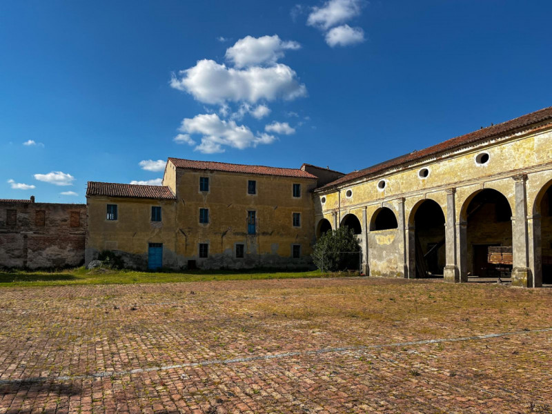 (Per INFO Vittorio 3517343301) Nel cuore della campagna veneta, a pochi passi dal centro di Soles...