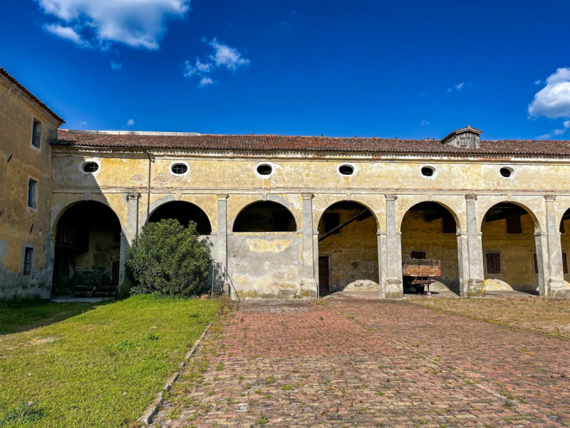 (Per INFO Vittorio 3517343301) Nel cuore della campagna veneta, a pochi passi dal centro di Soles...