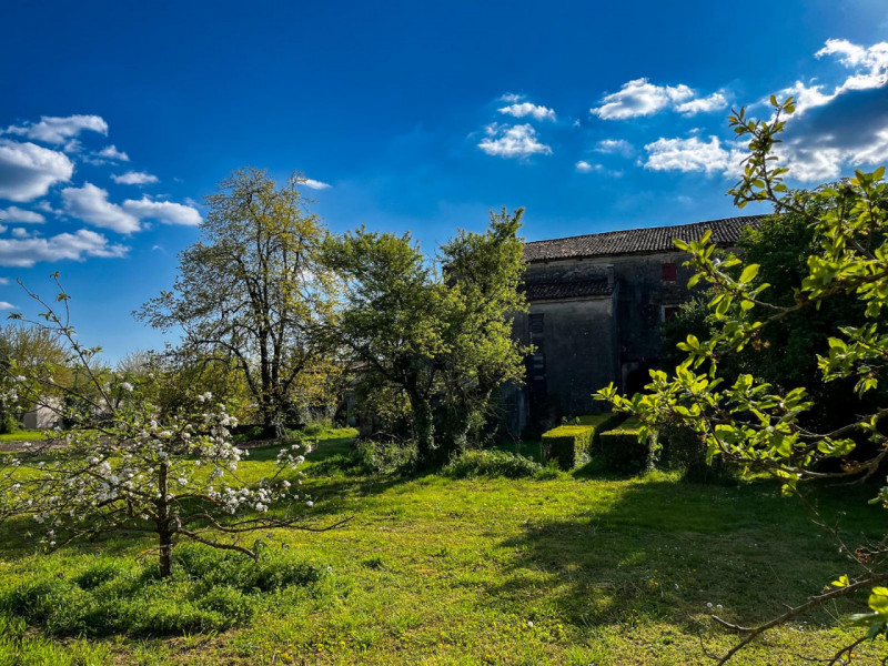 (Per INFO Vittorio 3517343301) Nel cuore della campagna veneta, a pochi passi dal centro di Soles...