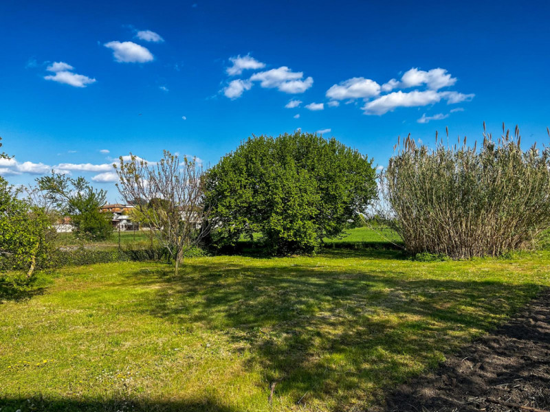 (Per INFO Vittorio 3517343301) Nel cuore della campagna veneta, a pochi passi dal centro di Soles...