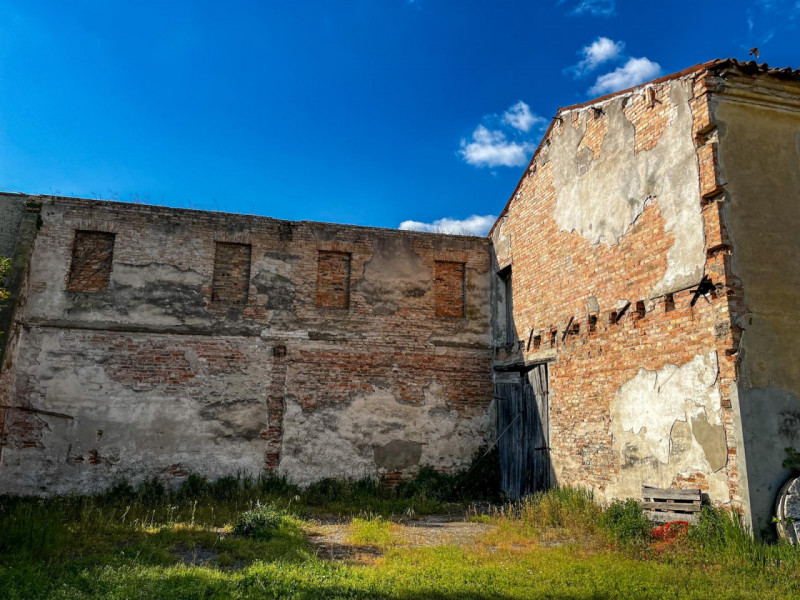 (Per INFO Vittorio 3517343301) Nel cuore della campagna veneta, a pochi passi dal centro di Soles...