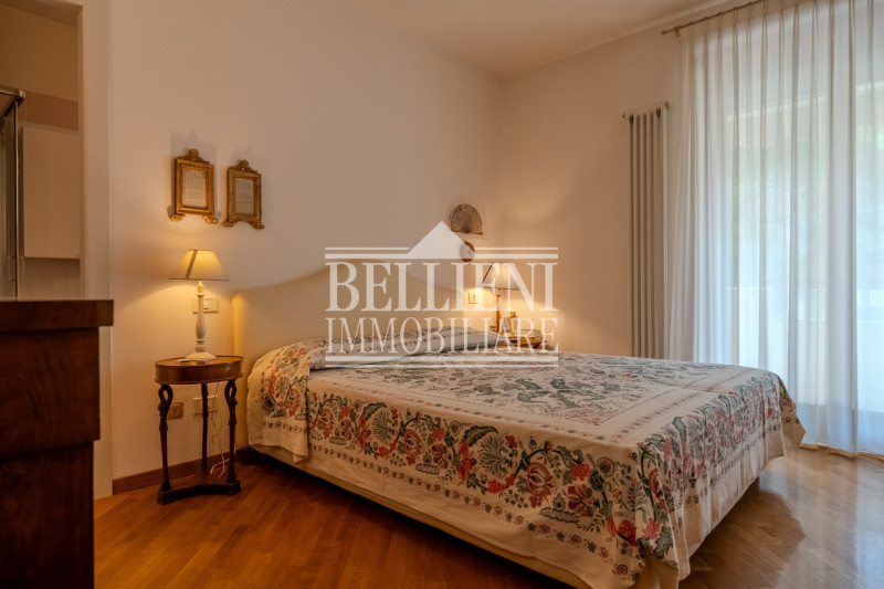 ZONA TEATRO NUOVO - Proponiamo in vendita un elegante appartamento tricamere sito al secondo pian...