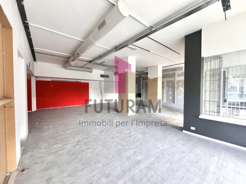 VICENZA - RIF. 581FUTURAM - PER INFO 0444/310220

Su strada di fortissimo passaggio si vende nego...