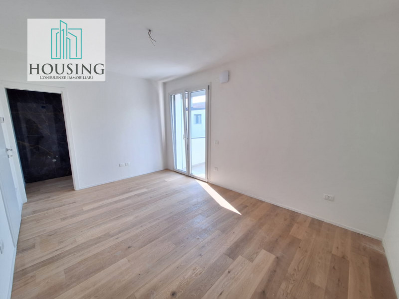 Comune di Noventa Padovana, proponiamo un nuovo appartamento al primo e ultimo piano, parte di un...