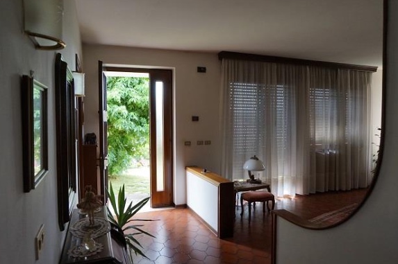 MONTEVIALE (VI) VIA DONESTRA 38 - Piena proprietà di villino su due livelli (piani terra e primo)...