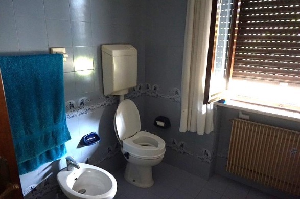 MONTEVIALE (VI) VIA DONESTRA 38 - Piena proprietà di villino su due livelli (piani terra e primo)...