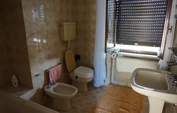 MONTEVIALE (VI) VIA DONESTRA 38 - Piena proprietà di villino su due livelli (piani terra e primo)...