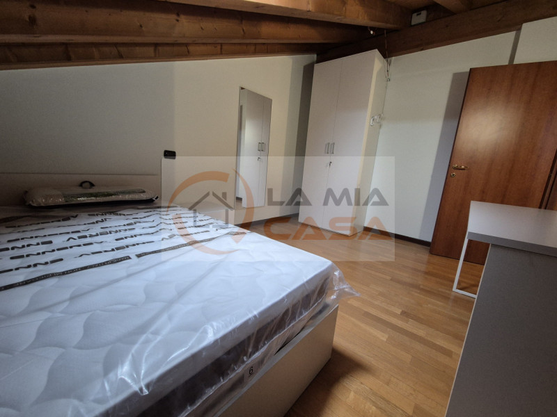 LEGNARO - A pochi passi dal centro paese e dall'Università proponiamo appartamento per 4 studenti...