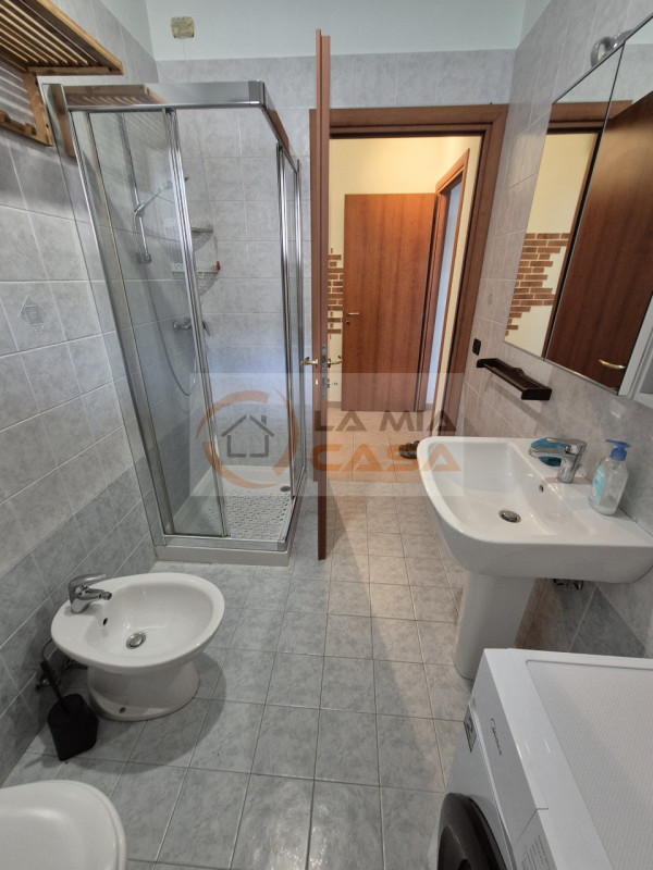 LEGNARO - A pochi passi dal centro paese e dall'Università proponiamo appartamento per 4 studenti...