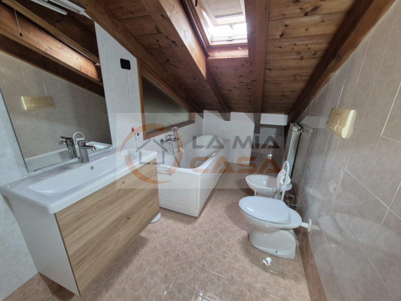 LEGNARO - A pochi passi dal centro paese e dall'Università proponiamo appartamento per 4 studenti...