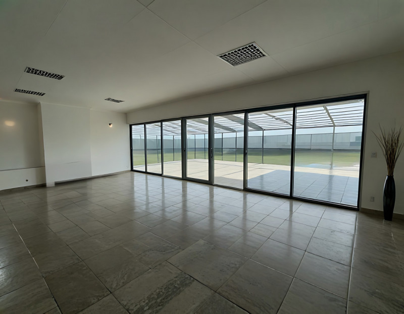 (Per INFO Roberto 3453195338) Sei alla ricerca di uno spazio professionale versatile e luminoso n...